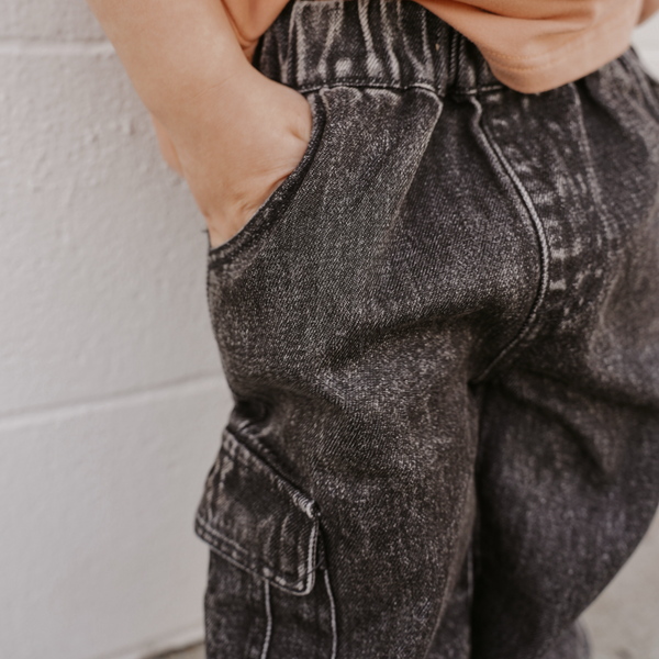 ACID WASH BLACK CARGOS